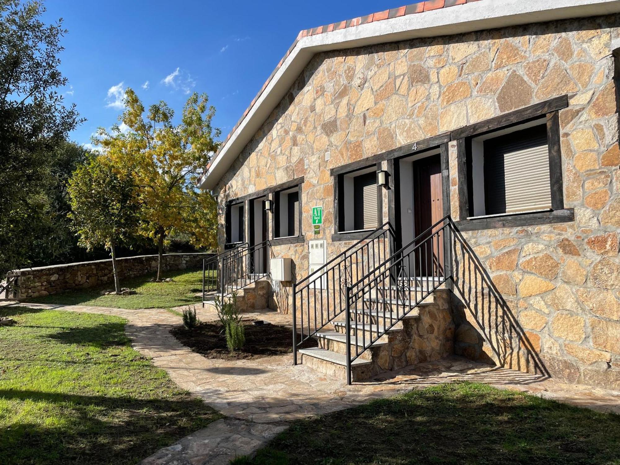 Apartamentos Los Pocillos Gargantilla del Lozoya Εξωτερικό φωτογραφία